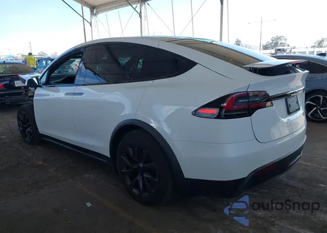 2024 Tesla Model X Long Range z USA, uszkodzony, nr VIN 7SAXCBE52RF441278